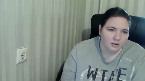 OlyaAndNetty online show from November 2, 9:44 am