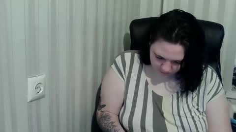 OlyaAndNetty online show from November 4, 7:18 am