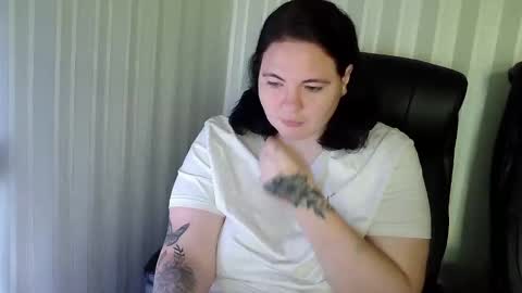 OlyaAndNetty online show from November 14, 6:34 am