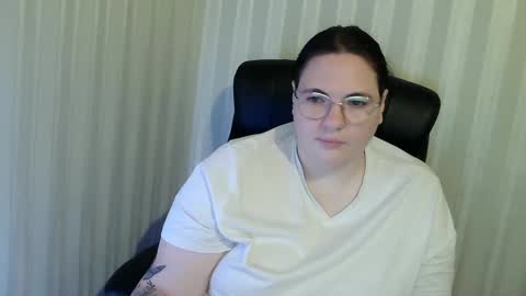 OlyaAndNetty online show from November 14, 6:50 pm