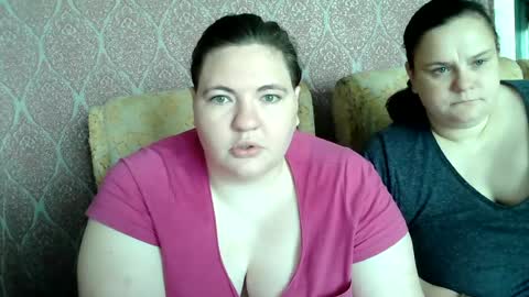OlyaAndNetty online show from June 17, 6:49 am