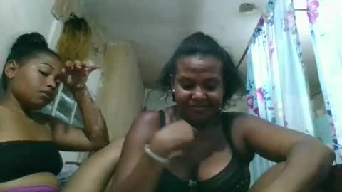 Snapshot of olyvienne90 chatting on November 26, 8:48 am olyvienne90 online show from November 26, 8:48 am