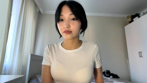 Mia online show from May 2, 7:46 am