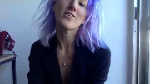 omilk online show from December 7, 6:48 pm