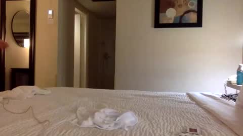 omilk online show from October 16, 2:01 am