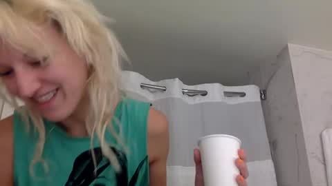 omilk online show from November 10, 4:50 pm