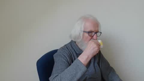 Somewhere over the rainbow online show from February 21, 1:22 pm