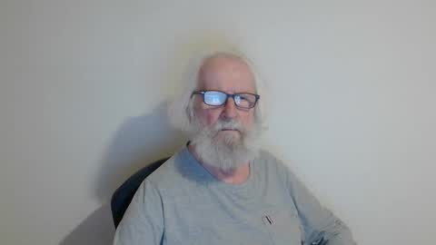 Somewhere over the rainbow online show from February 22, 9:37 pm