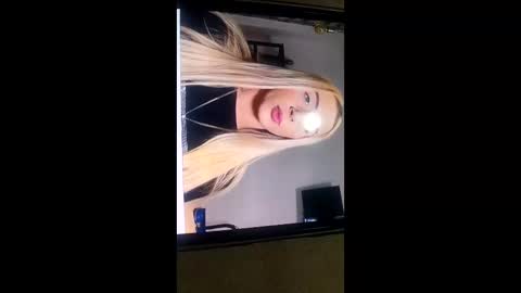 Snapshot of onder950105 chatting on June 6, 7:29 pm onder950105 online show from June 6, 7:29 pm
