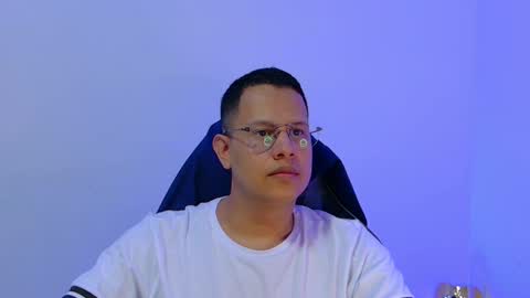 Snapshot of one_liam chatting on April 6, 6:53 pm Liam online show from April 6, 6:53 pm