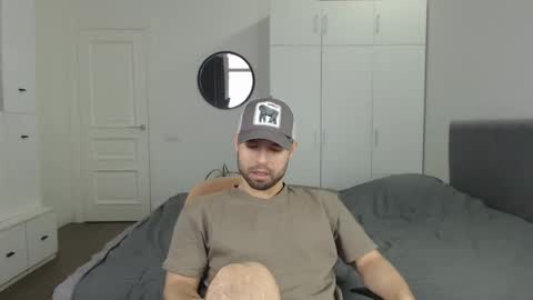 onebestlover online show from February 25, 8:47 am