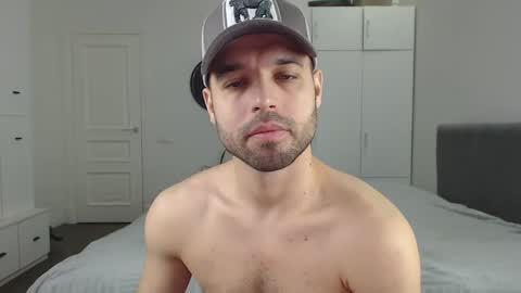 onebestlover online show from March 5, 9:05 am