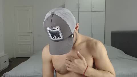 onebestlover online show from March 6, 9:03 am