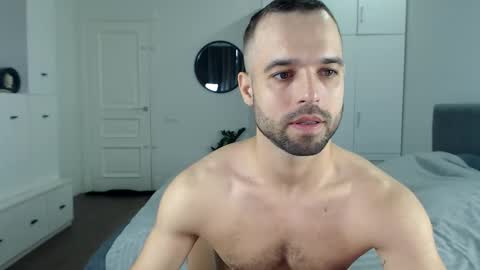 onebestlover online show from September 25, 8:40 am