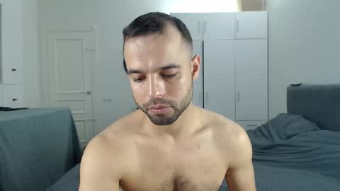 onebestlover online show from November 12, 9:32 am