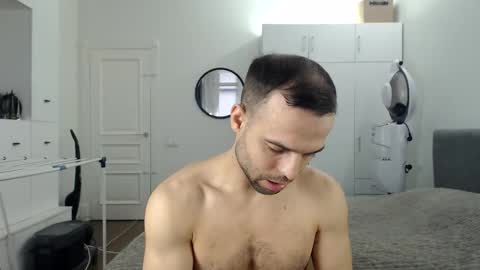 onebestlover online show from March 4, 9:37 am