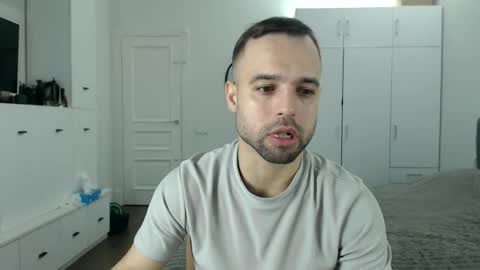 onebestlover online show from April 6, 8:26 am