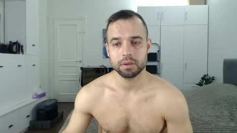 onebestlover online show from April 22, 9:01 am