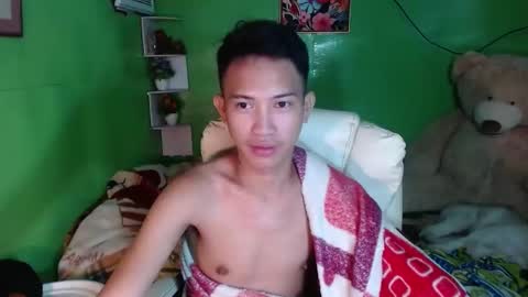 Snapshot of onebigloadxxx chatting on December 7, 4:25 pm Wyn Will serve you and be your slave online show from December 7, 4:25 pm