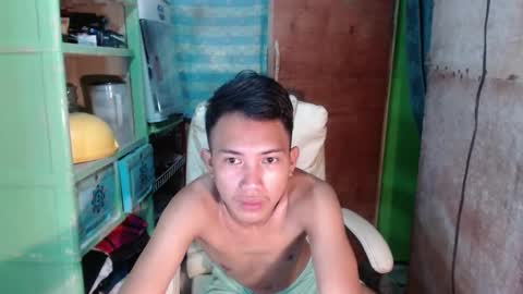 Snapshot of onebigloadxxx chatting on December 29, 6:45 am Wyn Will serve you and be your slave online show from December 29, 6:45 am