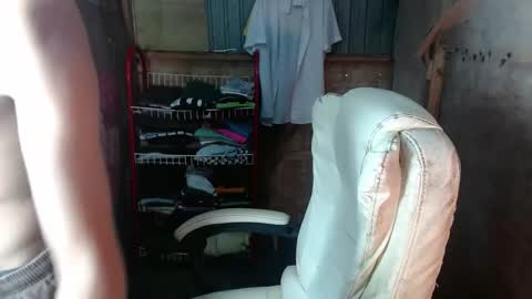 Snapshot of onebigloadxxx chatting on February 7, 8:11 am Wyn Will serve you and be your slave online show from February 7, 8:11 am