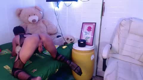 Snapshot of onebigloadxxx chatting on March 10, 4:25 pm Wyn Will serve you and be your slave online show from March 10, 4:25 pm