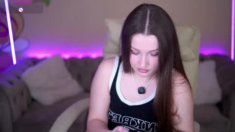 L A Y A online show from April 3, 6:11 am