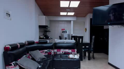 YIN MIGUEL online show from May 13, 4:59 pm