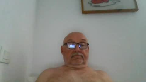 Snapshot of onemoretimebis chatting on August 8, 7:43 am Onemoretimebis online show from August 8, 7:43 am
