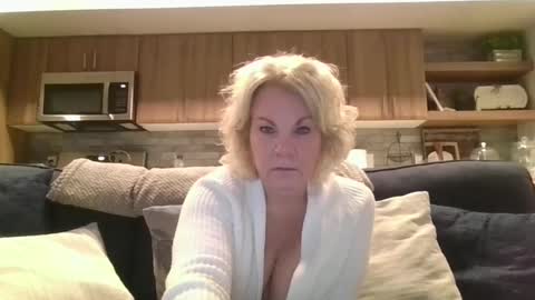 Snapshot of oneoften1000 chatting on January 26, 4:20 am couple mature milf bigboobs curvy mommydaddy online show from January 26, 4:20 am
