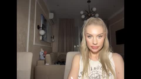 onesweet_baby online show from February 8, 6:12 pm