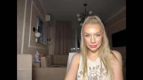 onesweet_baby online show from February 9, 4:07 pm