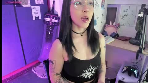 Snapshot of oni_dakotta chatting on September 29, 10:42 am oni_dakotta online show from September 29, 10:42 am