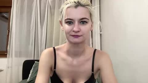 Onika online show from April 14, 3:07 pm