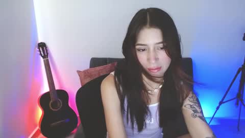 onlily online show from December 20, 7:43 pm