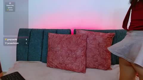 onlily online show from April 28, 8:36 pm