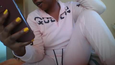 Ella online show from December 18, 7:15 am