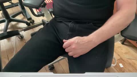 onlocationnyc online show from April 24, 7:38 pm