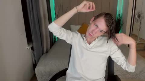 Erick  online show from March 12, 6:44 pm