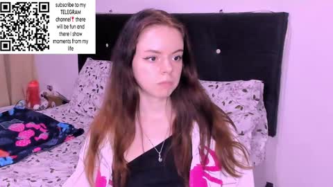 Snapshot of only_sarah1 chatting on December 6, 11:25 pm only_sarah1 online show from December 6, 11:25 pm