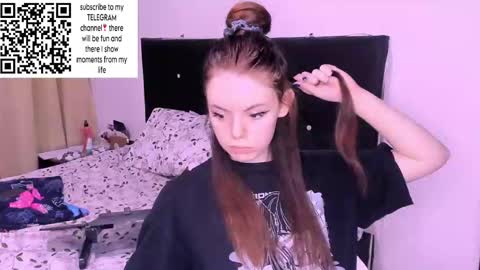 Snapshot of only_sarah1 chatting on December 11, 11:21 pm only_sarah1 online show from December 11, 11:21 pm