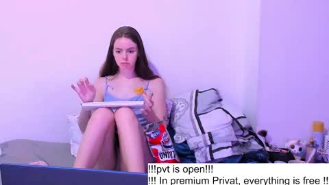 Snapshot of only_sarah1 chatting on October 21, 11:27 pm only_sarah1 online show from October 21, 11:27 pm