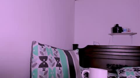 only_sarah1 online show from March 12, 11:00 pm