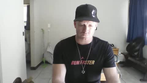 Snapshot of only_you754944 chatting on December 5, 6:00 am For me to know online show from December 5, 6:00 am