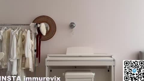 Snapshot of onlykitty_chillhere chatting on May 6, 9:36 am BARBARA online show from May 6, 9:36 am