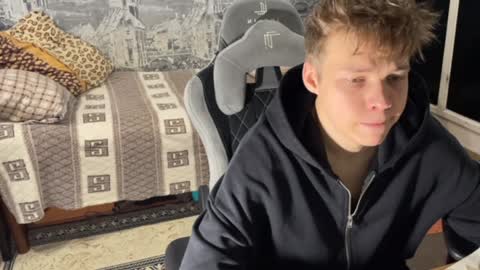 Snapshot of oofcblesssexx chatting on December 8, 1:36 pm bless god online show from December 8, 1:36 pm