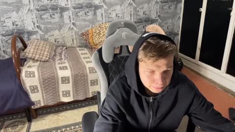 Snapshot of oofcblesssexx chatting on December 10, 9:44 am bless god online show from December 10, 9:44 am