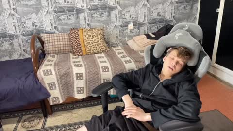 Snapshot of oofcblesssexx chatting on December 11, 11:51 am bless god online show from December 11, 11:51 am