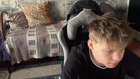 Snapshot of oofcblesssexx chatting on December 18, 7:36 am bless god online show from December 18, 7:36 am