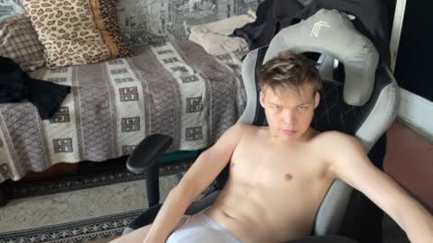 Snapshot of oofcblesssexx chatting on December 18, 10:40 am bless god online show from December 18, 10:40 am